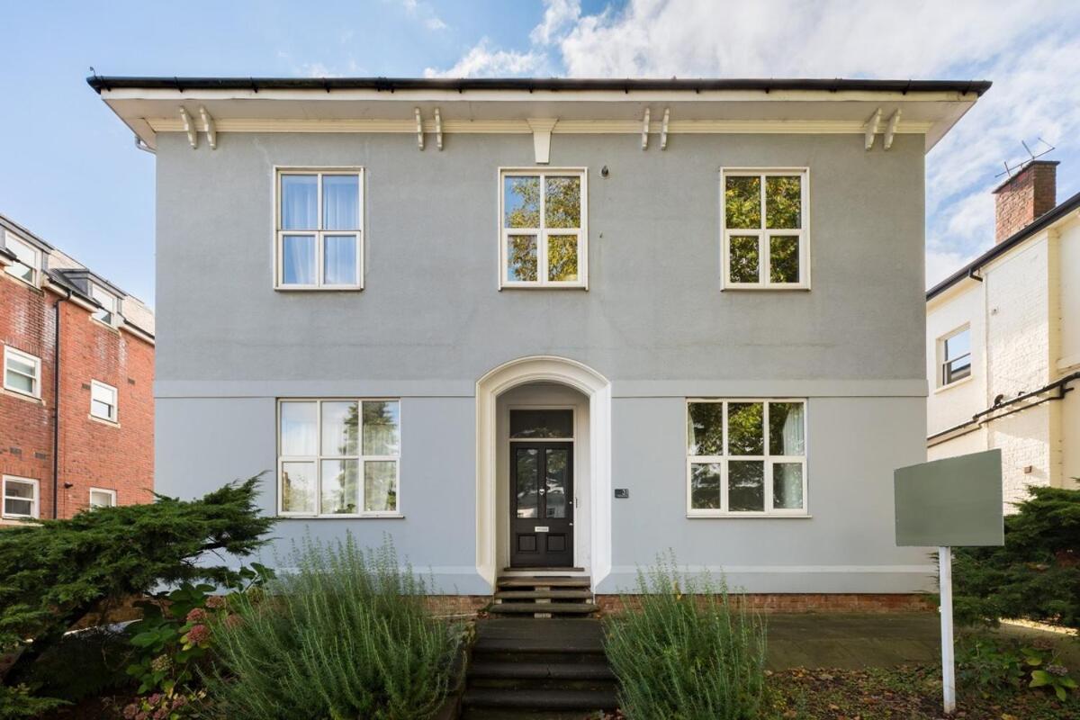 1-Bedroom Apartment In Leamington Spa With Free Parking Экстерьер фото