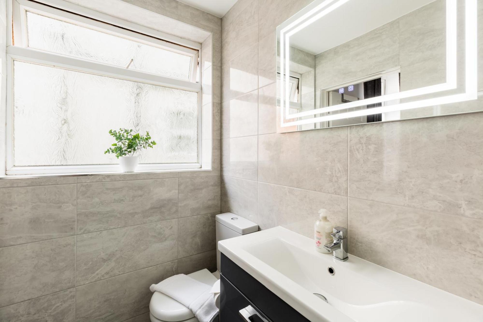 1-Bedroom Apartment In Leamington Spa With Free Parking Экстерьер фото